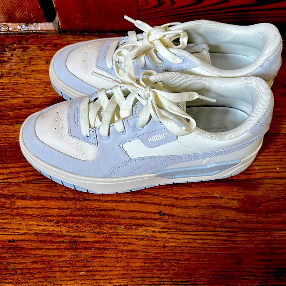 Women’s puma sneakers size 8